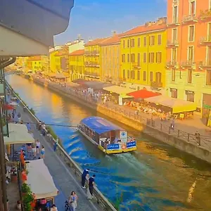Appartamento Alzaia Naviglio Grande, Milano