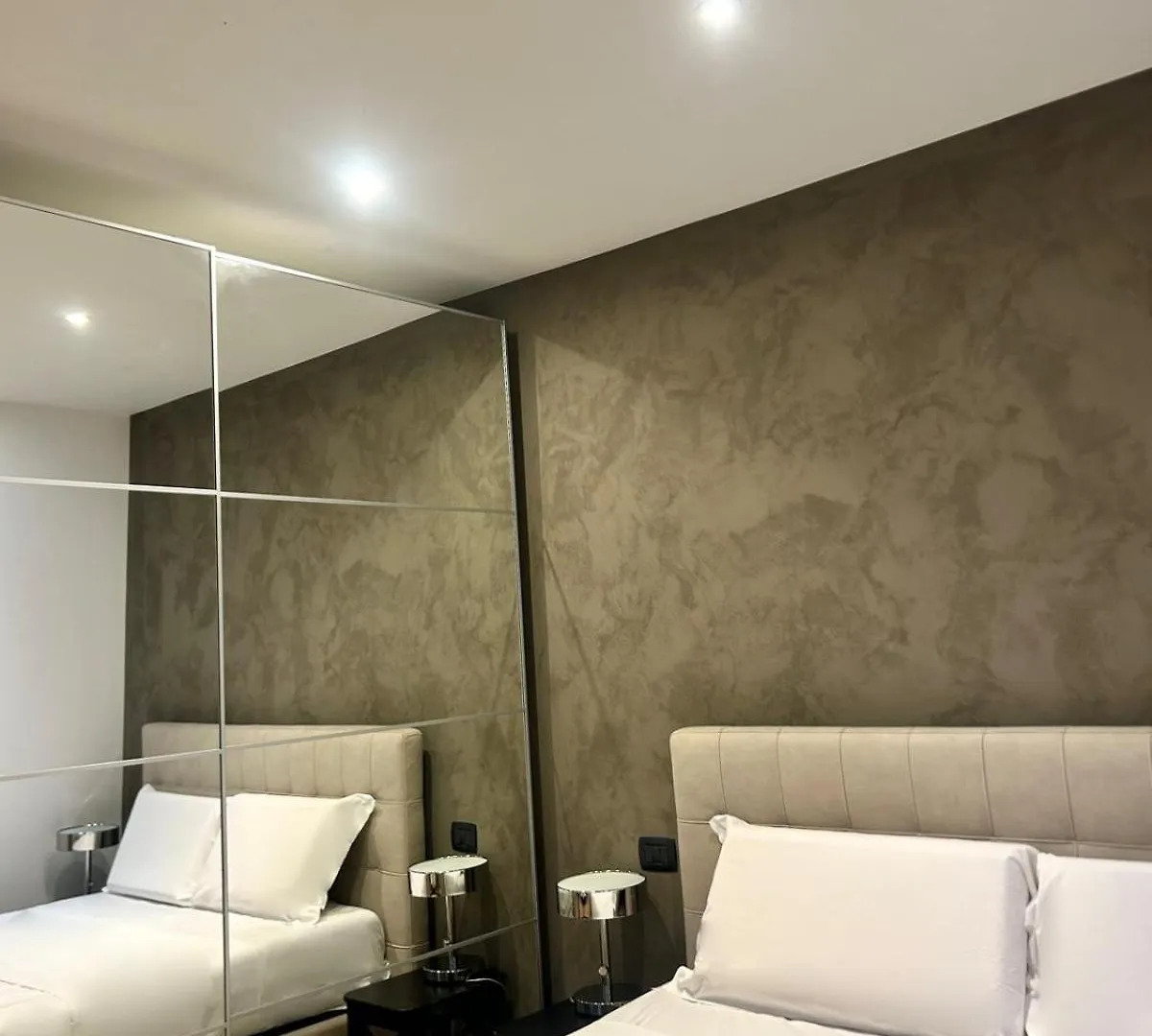 Leonardo Duplex Apartment Milan